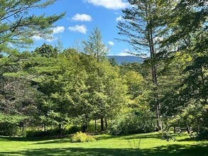 275 Hillvale Rd in Manchester, VT - Building Photo - Building Photo