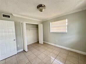 16118 NE 21st Ave in North Miami Beach, FL - Building Photo - Building Photo