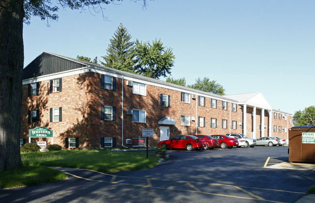 Western Arms Apartments in Monroe, MI - Building Photo - Building Photo