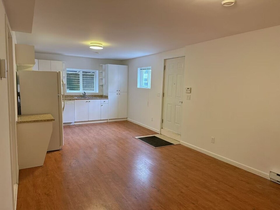 8303-8170 170 St in Surrey, BC - Building Photo