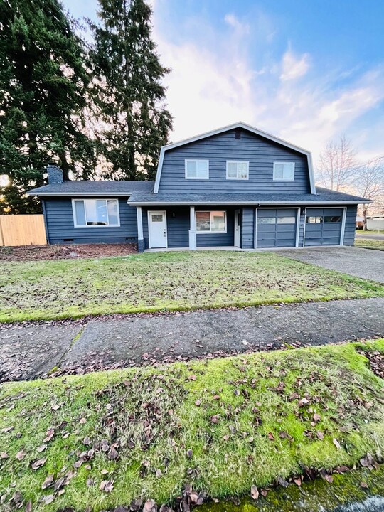 13740 SW Bonnie Brae Ct in Beaverton, OR - Foto de edificio