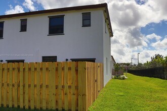 511 NE 208th Terrace in Miami, FL - Building Photo - Building Photo