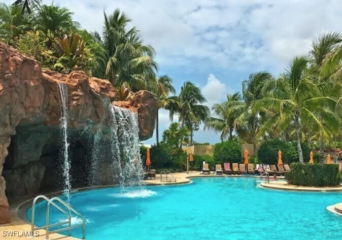 8340 Mystic Greens Way in Naples, FL - Building Photo