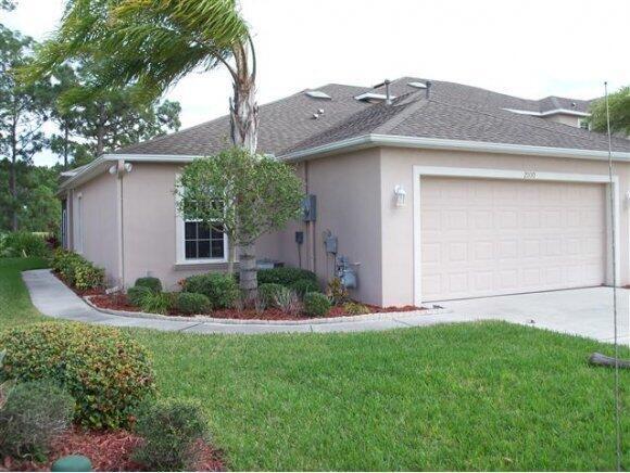 2000 Muirfield Way SE in Palm Bay, FL - Foto de edificio