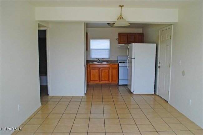 205 N Little Flower Rd in El Paso, TX - Building Photo - Building Photo