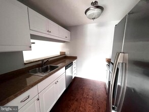 102 Three Coin Way-Unit -101 in Glen Burnie, MD - Foto de edificio - Building Photo