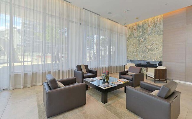 70 Roehampton Ave in Toronto, ON - Building Photo - Building Photo