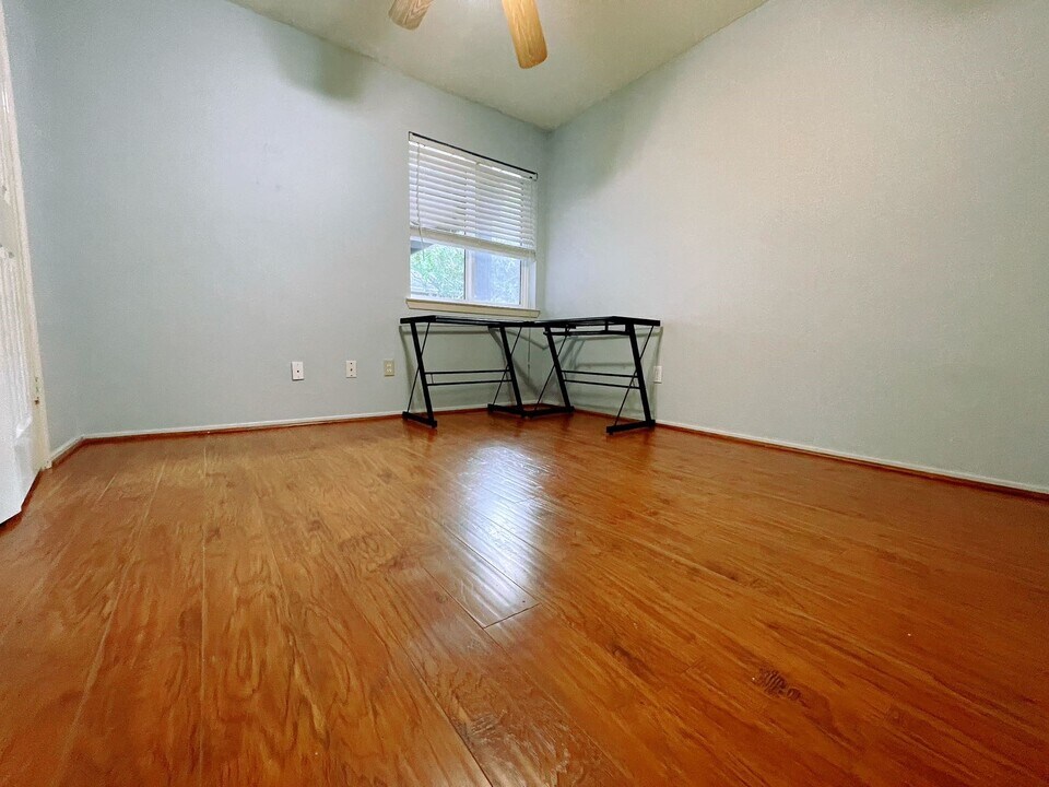 1906 Woodstream Blvd in Sugar Land, TX - Building Photo