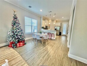 110 Sterling St in College Station, TX - Building Photo - Building Photo
