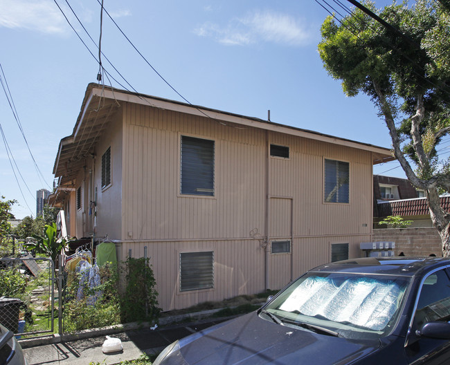 2021 Algaroba St in Honolulu, HI - Building Photo - Building Photo