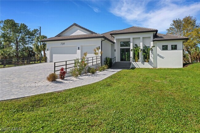 739 23rd St SW in Naples, FL - Building Photo - Building Photo