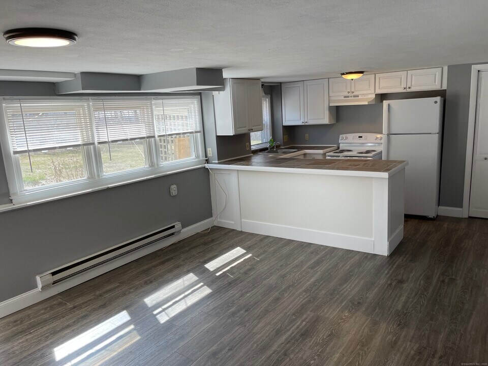 54 Church St-Unit -3 in Stonington, CT - Building Photo