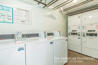 4034 S Pacific Ave in Los Angeles, CA - Foto de edificio - Building Photo