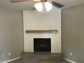 612 San Benito Ct in College Station, TX - Building Photo - Building Photo