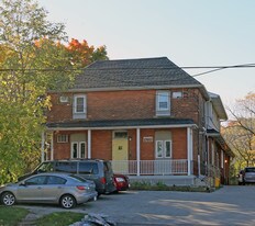 1760 King St E in Hamilton, ON - Building Photo