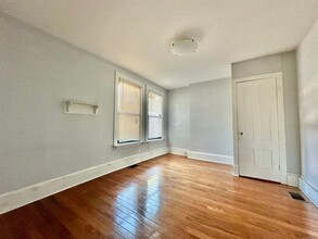 1371 Chapel St in New Haven, CT - Building Photo - Building Photo