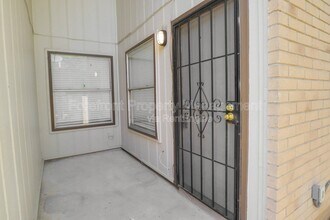 5613 Lochmoor in San Antonio, TX - Building Photo - Building Photo