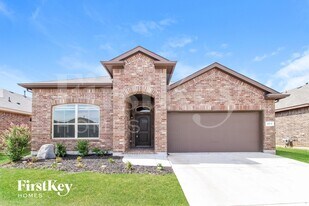 401 Goldfinch Rd in Denton, TX - Building Photo