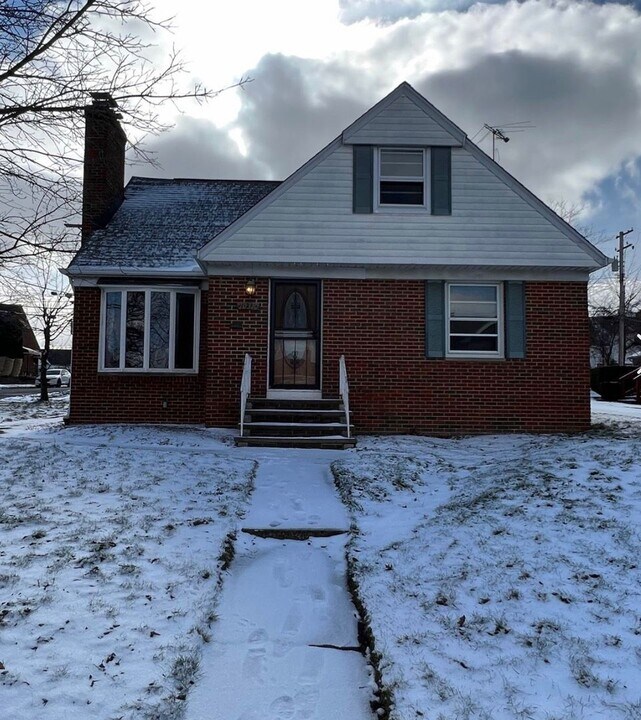 10310 Park Heights Ave in Garfield Heights, OH - Building Photo