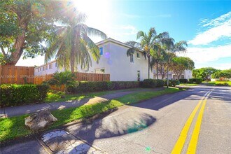 5663 NW 112th Pl in Doral, FL - Building Photo - Building Photo