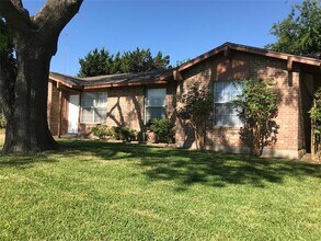 736 Lisa Ln in Cedar Hill, TX - Building Photo - Building Photo