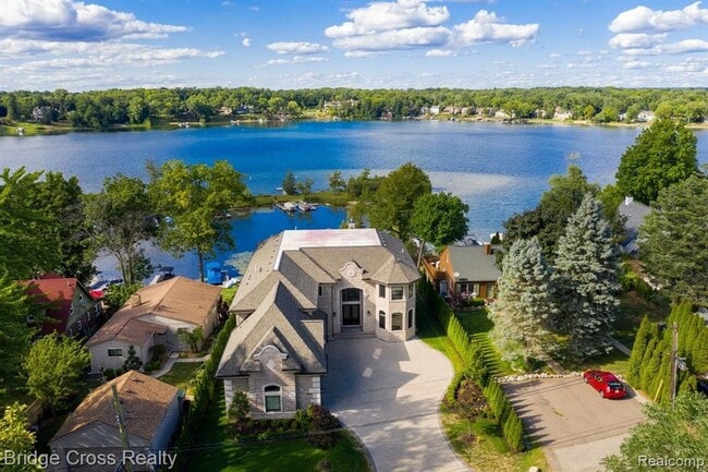 5820 Lakeview St in West Bloomfield, MI - Building Photo - Building Photo