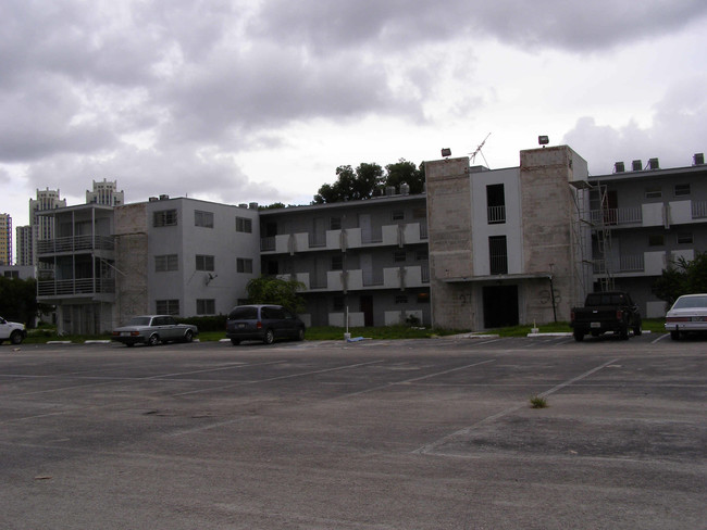 Paradise at Dadeland in Miami, FL - Building Photo - Building Photo