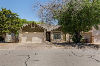504 Purple Sage Dr in Round Rock, TX - Building Photo - Building Photo
