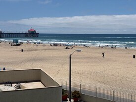 711 Pacific Coast Hwy in Huntington Beach, CA - Building Photo