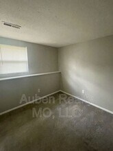 409 NE Westwind Dr in Lee's Summit, MO - Building Photo - Building Photo