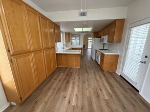 11182 Country Club Dr in Apple Valley, CA - Building Photo - Building Photo