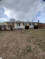 10156 Virginia St in Oscoda, MI - Building Photo