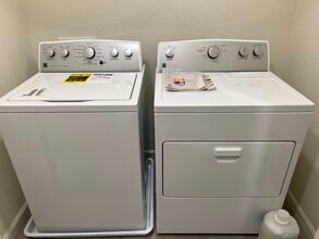 329 Shafer Ave, Unit Room 3 in Merced, CA - Building Photo - Building Photo