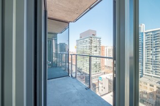220 W Hubbard St in Chicago, IL - Building Photo - Building Photo