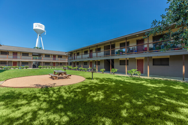 Eagles Landing in Beeville, TX - Foto de edificio - Building Photo