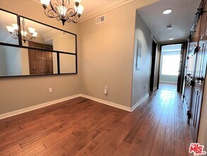 1401 S St Andrews Pl-Unit -407 in Los Angeles, CA - Building Photo - Building Photo