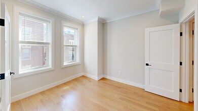 162 Allston St, Unit 4 in Boston, MA - Building Photo - Building Photo