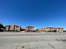 38729 10th St E in Palmdale, CA - Building Photo