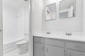 Redwood Manor in Birmingham, AL - Building Photo - Interior Photo