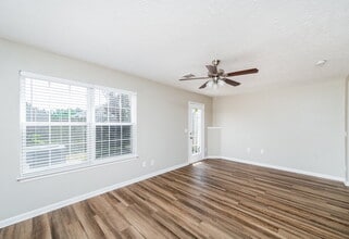 604 Nixon Way in La Vergne, TN - Foto de edificio - Building Photo