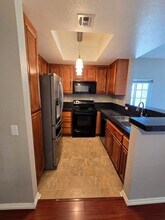 2250 Camino De La Reina in San Diego, CA - Building Photo - Building Photo