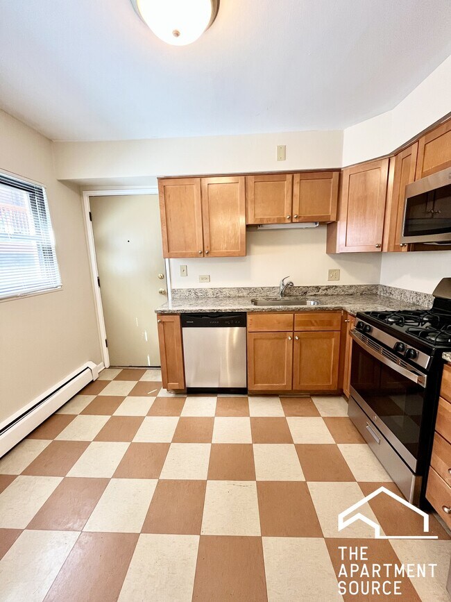 1644 W Sherwin Ave, Unit 2B in Chicago, IL - Building Photo - Building Photo