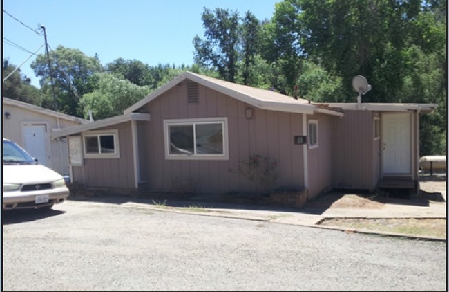 Sutter Pines in Jackson, CA - Foto de edificio - Building Photo