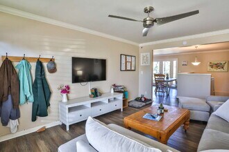 4775 54th St in San Diego, CA - Foto de edificio - Building Photo