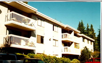 Bluestone Apartments in Shoreline, WA - Building Photo - Building Photo