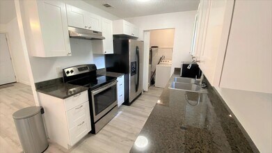 711 Dover St in Tallahassee, FL - Building Photo - Building Photo