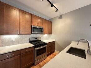 2740 N Spaulding Ave in Chicago, IL - Foto de edificio - Building Photo