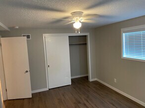 210 NE 3rd St, Unit APT 4 in Aledo, IL - Building Photo - Building Photo