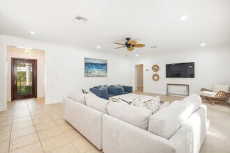 230 Osceola Way in Palm Beach, FL - Building Photo - Building Photo