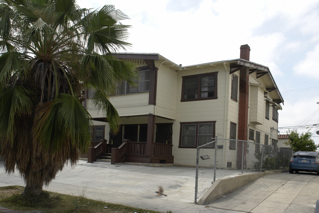 5716 Camerford Ave in Los Angeles, CA - Building Photo